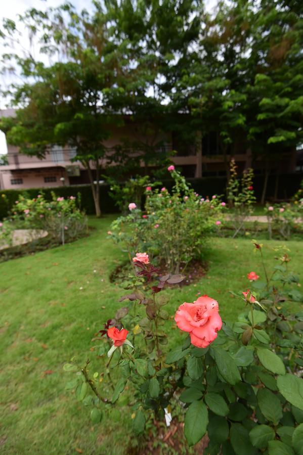 Rose Villa Hote Пакчонг Экстерьер фото